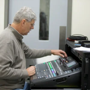 CGTN control board operator