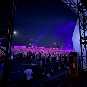 two friends BBL crowd from backstage