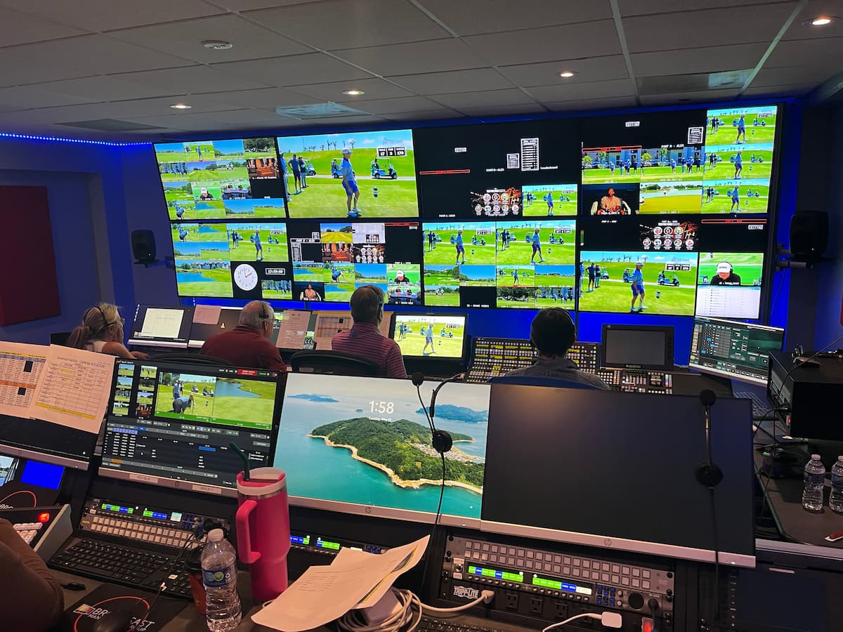 pro golf control room right